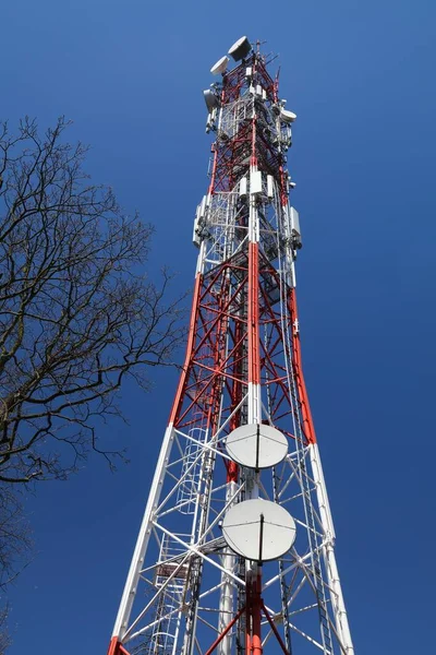 Telekom Basstation Polen Mobilmastsektorns Antenner Mobil Sändare — Stockfoto