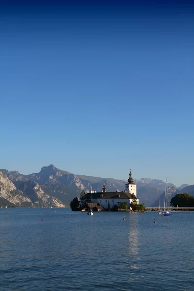 Lago Traun Traunsee Austria Paisaje Del Lago Alpino Con Castle — Foto de Stock