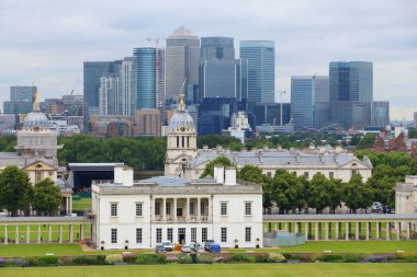 Londra ufuk çizgisi - İngiltere 'nin başkenti. Londra 'daki Canary Wharf ve Greenwich. UNESCO Dünya Mirası Alanı.