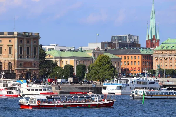 Stockholm Suécia Agosto 2018 Turistas Montam Barcos Turísticos Cidade Estocolmo — Fotografia de Stock