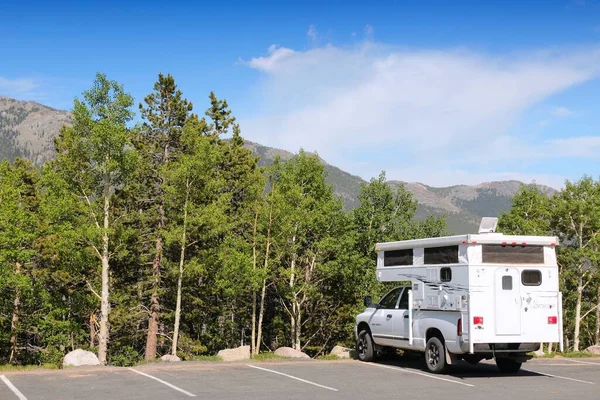 Rocky Mountains Usa Juni 2013 Pickup Lastbil Husbil Med Topper — Stockfoto