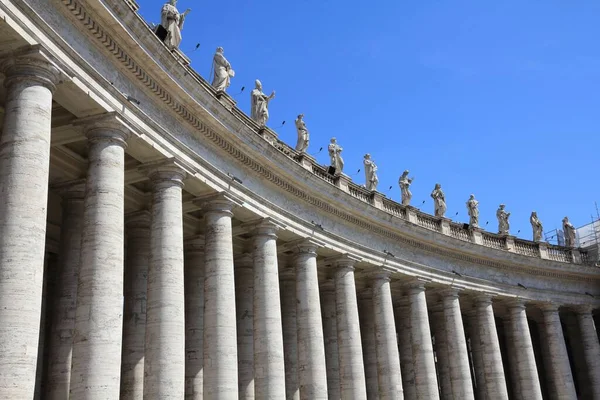 Punto Riferimento Della Città Del Vaticano Statue Sante Nel Colonnato — Foto Stock