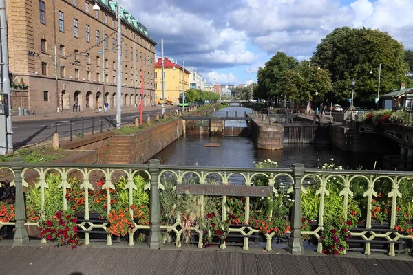 瑞典哥德堡市 运河的锁和桥 Drottningtorg桥 Drottningtorgsp Org — 图库照片