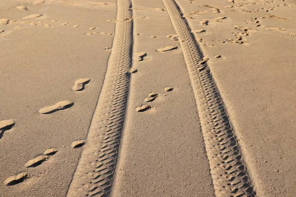 Παραλία Κέντινγκ Στην Ταϊβάν Atv Quad Ίχνη Ελαστικών Στην Άμμο — Φωτογραφία Αρχείου