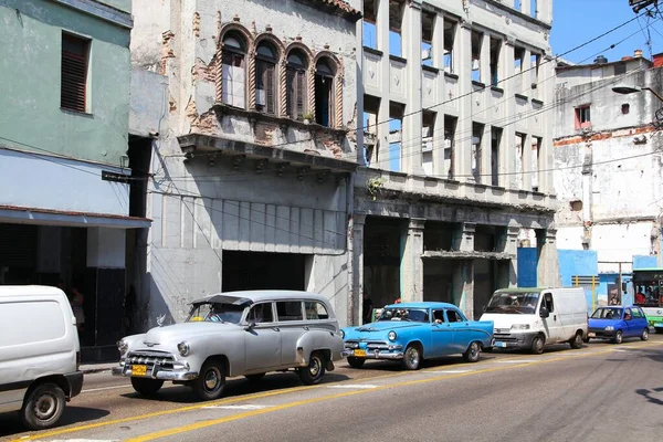 Havana Cuba Φεβρουάριος 2011 Oldtimer Αυτοκίνητα Οδηγούν Στην Αβάνα Κούβα — Φωτογραφία Αρχείου