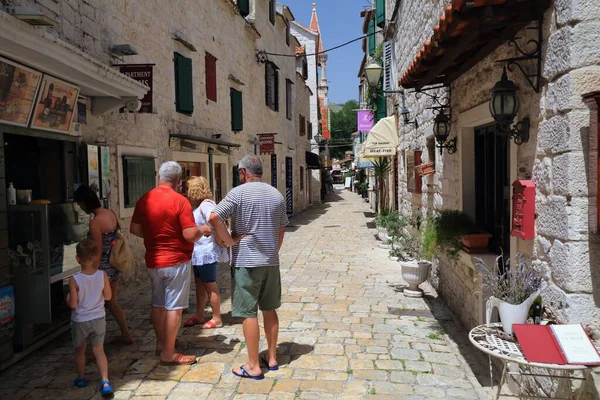 Trogir Croatia Ιουνιου 2021 Τουρίστες Επισκέπτονται Την Παλιά Πόλη Του — Φωτογραφία Αρχείου