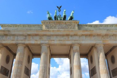 Almanya, Berlin 'deki Brandenburg Kapısı. Berlin 'in simgeleri.