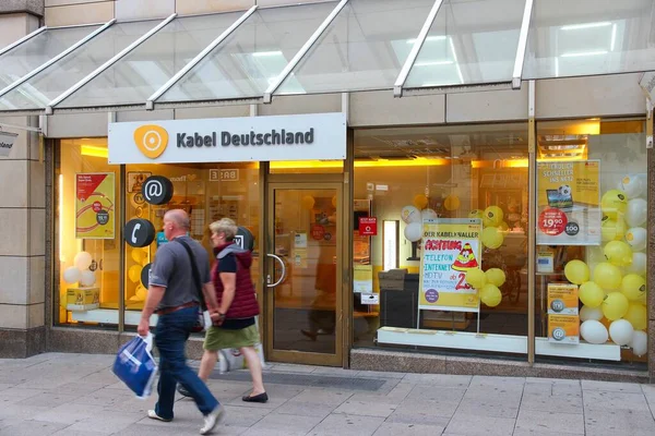 Hamburg Alemania Agosto 2014 Gente Pasa Por Tienda Televisión Por —  Fotos de Stock