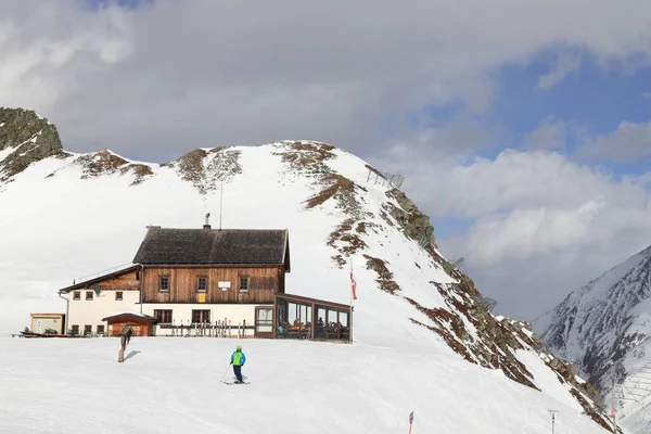 Hintertux Austria 2019年3月10日 オーストリアのチロル地方にあるHintertux Glacierスキー場でスキーをお楽しみください リゾートは中央東アルプスのZillertal谷に位置しています Zentralpen — ストック写真