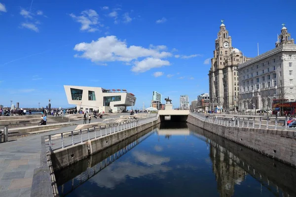 2013 Liverpool April 2013 People Visit Pier Head Area Liverpool — 스톡 사진