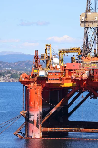 Manutenção Equipamento Perfuração Offshore Fiorde Perto Bergen Noruega Estrutura Indústria — Fotografia de Stock