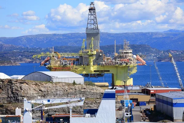 Manutenção Equipamento Perfuração Offshore Fiorde Perto Bergen Noruega Estrutura Indústria — Fotografia de Stock