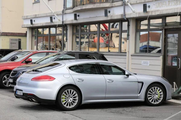 Haugesund Noruega Julho 2020 Porsche Panamera Híbrido Tamanho Real Carro — Fotografia de Stock