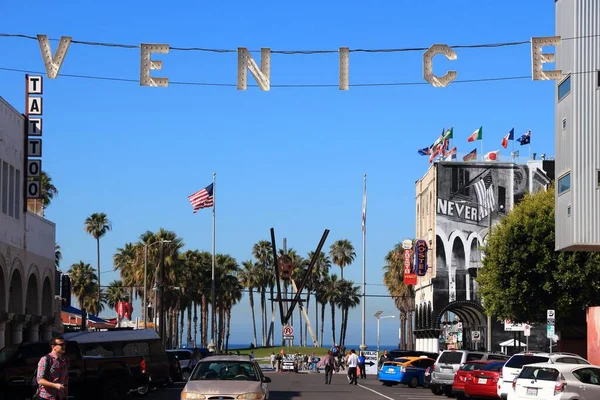 Venice Spojené Státy Dubna 2014 Lidé Navštíví Venice Beach Kalifornii — Stock fotografie