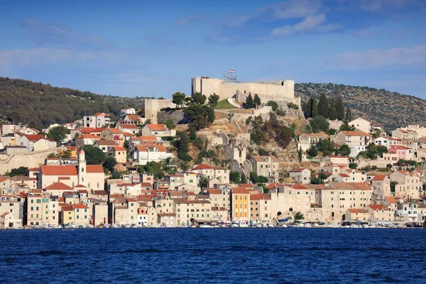 Sibenik Città Croazia Fortezza Una Collina Vista Estiva Croazia — Foto Stock