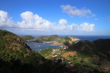 Guadeloupe manzarası - Les Saintes adaları. Terre de Haut Körfezi. Karayiplerin güzel yerleri.