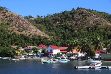 5 Aralık 2019, Terre de Haut, Les Saintes, Guadeloupe adalarında liman tekneleri. Guadeloupe 'un yıllık 650.000 ziyaretçisi var..