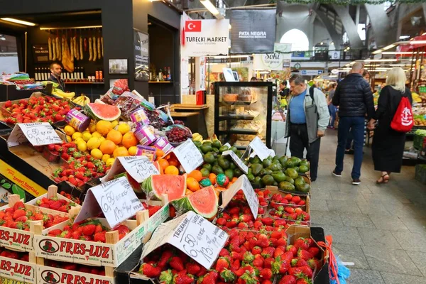 Wroclaw Poland May 2018 Shoppers Visit Wroclaw Market Hall Hala — 스톡 사진