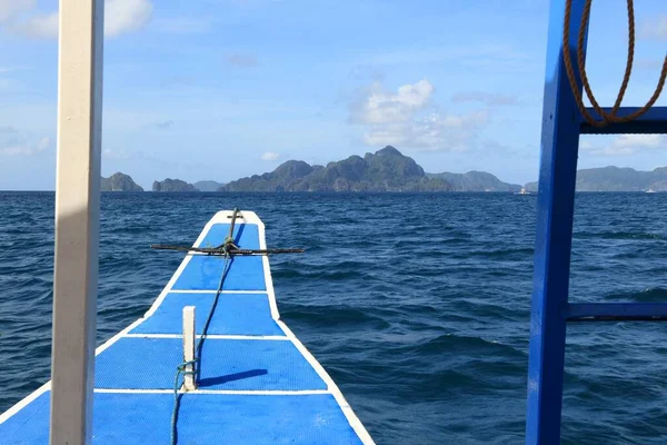 Filipinler Bangka Teknesi Gezintiye Çıkmış Filipinler Kıyısı — Stok fotoğraf