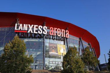COLOGNE, Almanya - 22 Eylül 2020: Köln, Almanya 'da Lanxess Arena. Lanxess Arena, Koelnarena olarak bilinen kapalı bir spor ve eğlence mekanıdır..
