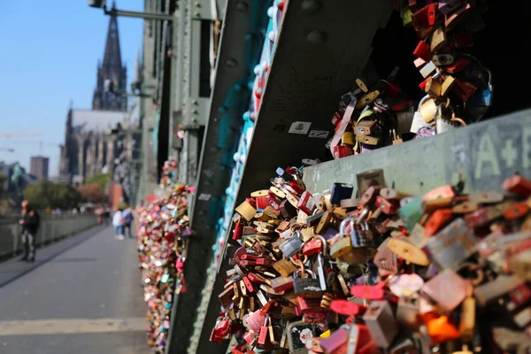 Cologne Németország Szeptember 2020 Hohenzollern Híd Hohenzollernbrucke Szerelmi Lakatai Kölnben — Stock Fotó