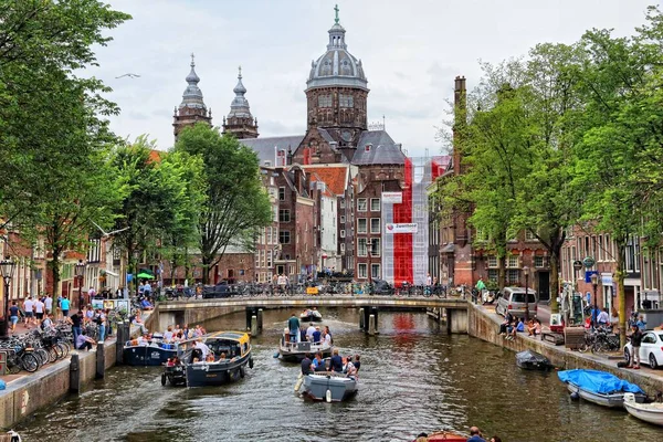 Амстердам Нидерланды Июля 2017 Года Люди Посещают Район Уоллен Ред — стоковое фото