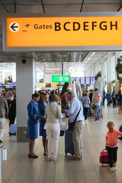 Amsterdam Pays Bas Juillet 2017 Les Voyageurs Visitent Aéroport Schiphol — Photo