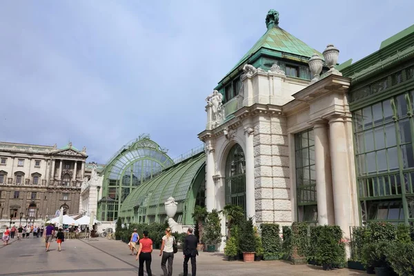 Vídeň Rakousko Září 2011 Lidé Navštíví Burggarten Vídni Rakousko Historické — Stock fotografie