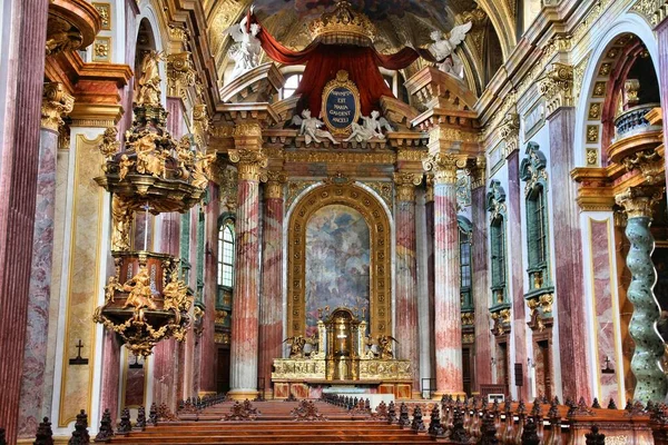ウィーン オーストリア 2011年9月9日 ウィーンのイエズス会教会の内部 建物は1627年に完成し バロック建築の顕著な例です — ストック写真