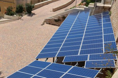 Güneş panelleri - hücreleri fotovoltaik elektrik tesisat Apulia, İtalya.