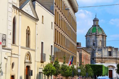 İtalya 'nın Altamura kasabası. Eski şehir sokak manzarası.