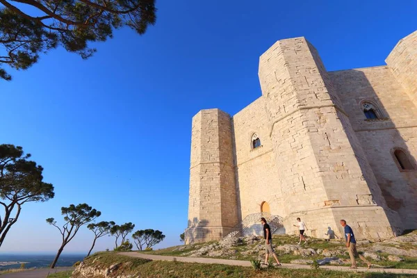 Andria Itálie Června 2017 Lidé Navštívit Castel Del Monte Itálie — Stock fotografie