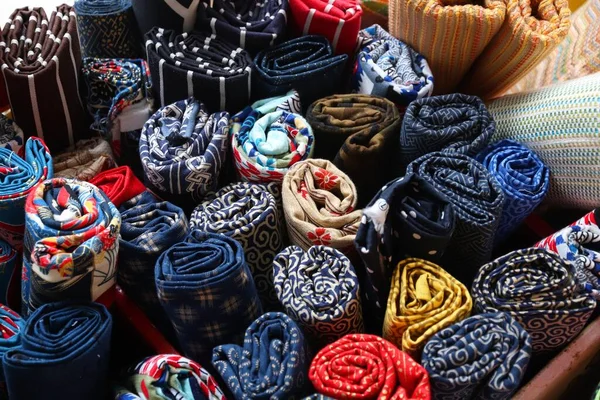 台北市の大化街の織物店での繊維選択 — ストック写真