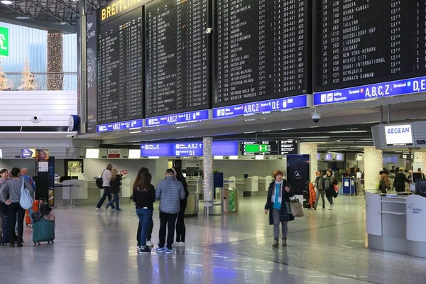 Frankfurt Deutschland Dezember 2016 Passagiere Besuchen Terminal Des Frankfurter Flughafens — Stockfoto