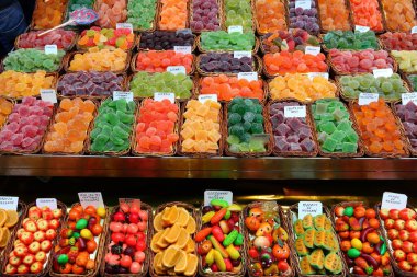 Şeker çeşitler Boqueria Market Barcelona, İspanya. Şeker dükkanı.