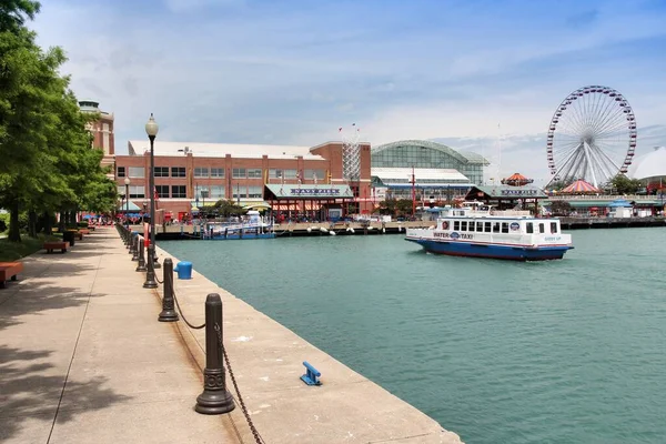 Chicago Usa June 2013 People Visit Navy Pier Chicago 1916 — 스톡 사진