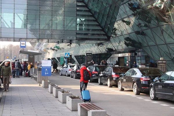 Krakow Poland Aralık 2019 Yolcular Polonya Daki Krakow Havaalanı Ziyaret — Stok fotoğraf