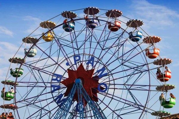 Barcelona Spain September 2009 People Ride Ferris Wheel Tibidabo Tourist — Stock Photo, Image