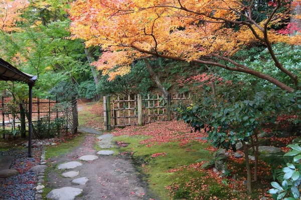 奈良の日本庭園 奈良県吉見園の紅葉 — ストック写真