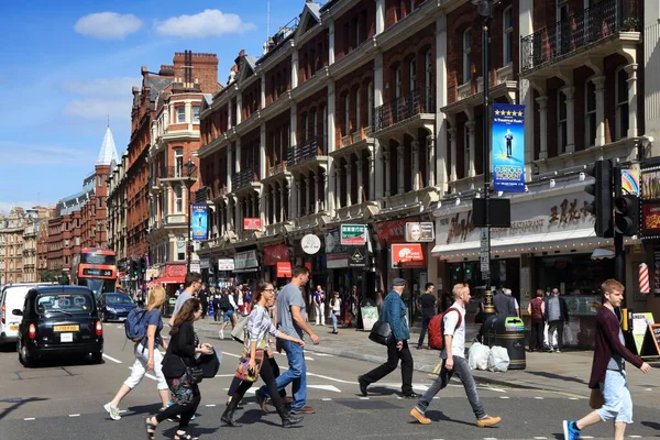 London Storbritannien Juli 2016 Människor Besöker Shaftesbury Avenue London London — Stockfoto