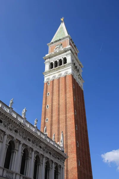 Campanile San Marcos Campanario Famosa Basílica Venecia Italia —  Fotos de Stock