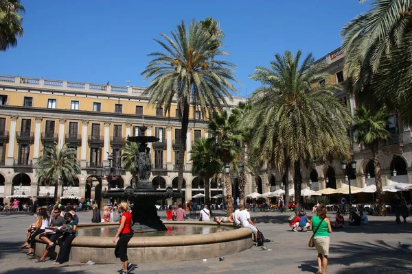 Barcelona Spagna Settembre 2009 Gente Visita Placa Reial Piazza Pubblica — Foto Stock