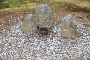Paralar attı Kinkakuji