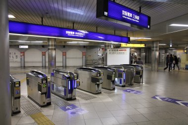 tren istasyonu girişi