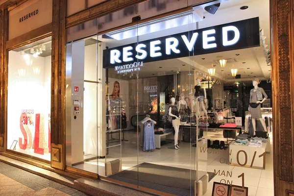 Reserved fashion store — Stock Photo, Image