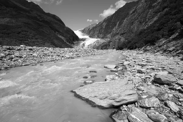 Glaciale rivier in Nieuw-Zeeland — Stockfoto