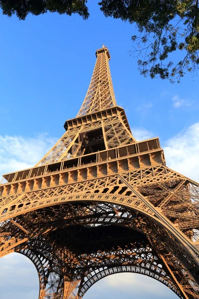 Torre Eiffel luz do pôr do sol — Fotografia de Stock