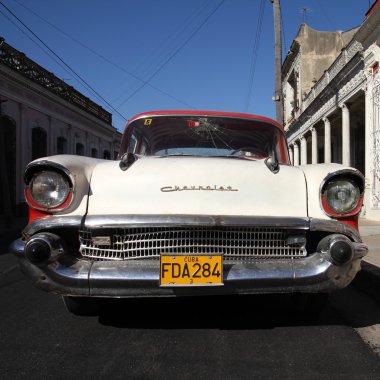 Küba'da eski bir araba