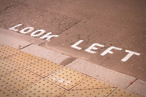 Look left in England — Stock Photo, Image