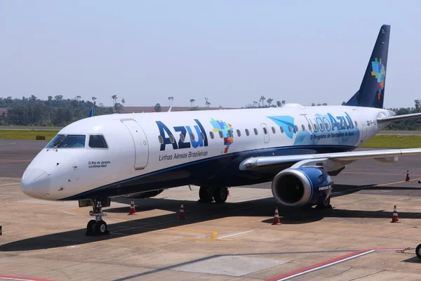 Azul companhias aéreas brasileiras — Fotografia de Stock